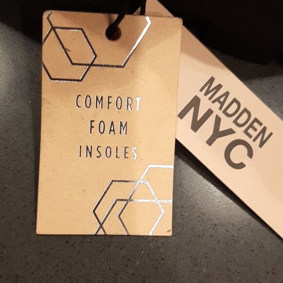 Steve Madden White Ankle Boots with Black Sole - Picture 8 of 11